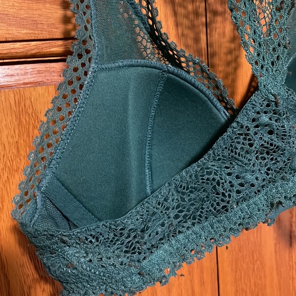 Victoria’s Secret Razorback Bralette with permanent padding - Picture 4 of 4